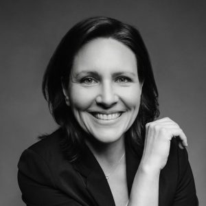 Julia Born ist Dozentin in der Yogalehrer Ausbildung im YogaWerk Berlin