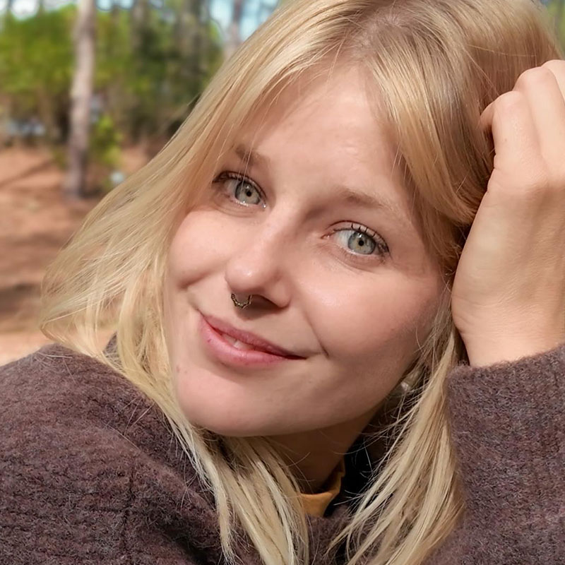 YogaWerk Berlin Tegel Team Yogalehrerin Darline Waschat