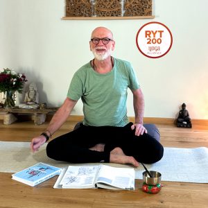 Christian Junge ist der Ausbilder in der Yogalehrer Ausbildung im YogaWerk Berlin Tegel