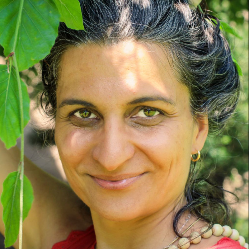 YogaWerk Berlin Tegel Team Yogalehrerin und Masseurin Jennifer Giwi